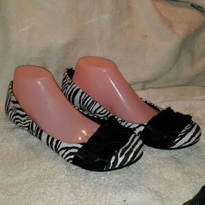 Fergalicious by Fergie zebra flats sz 10